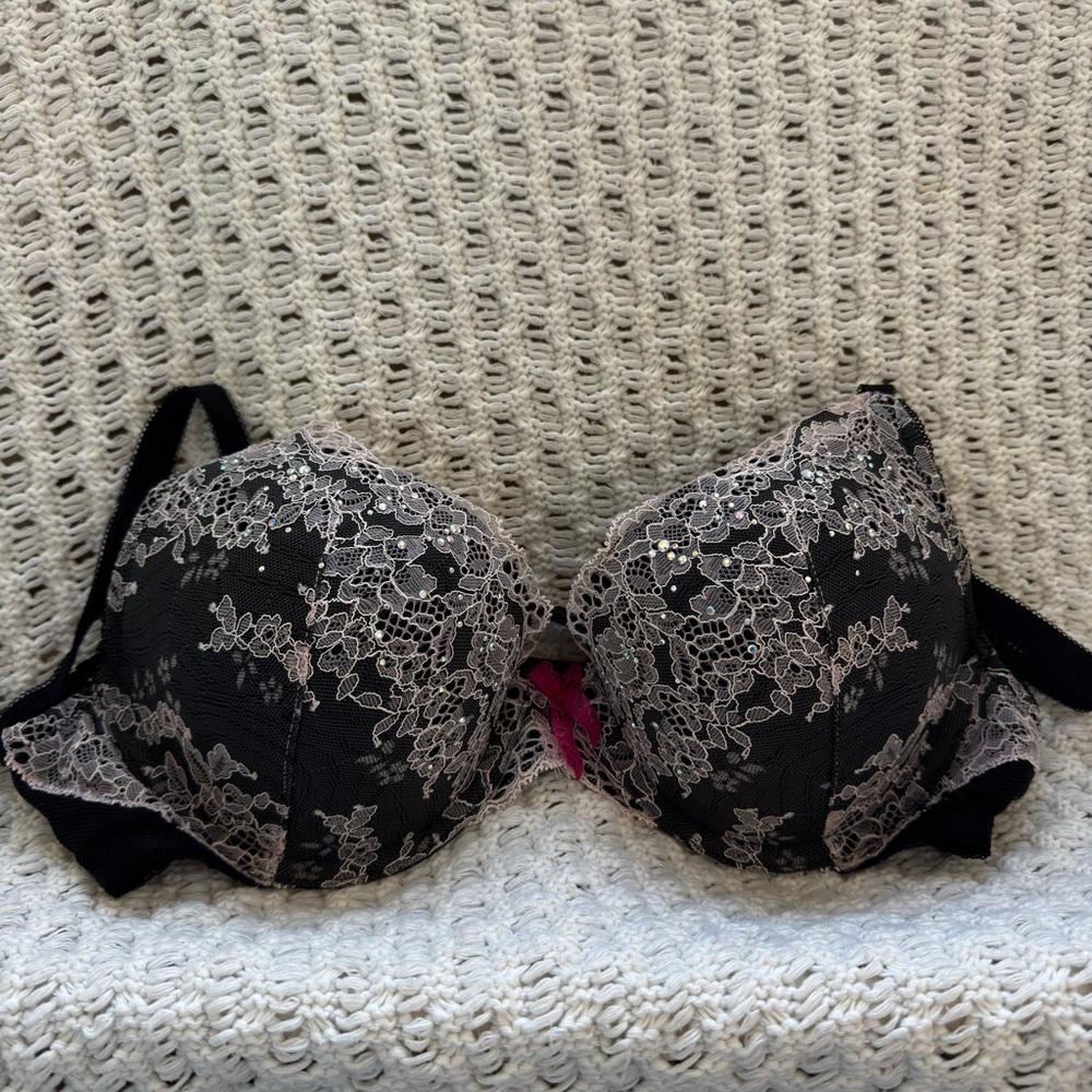 Victoria's Secret Black and Cream Lace Bra